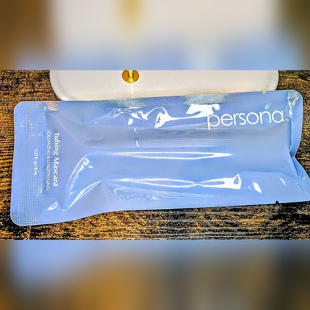 5/75$    PERSONA COSMETICS Volumizing Tubing Mascara in Black